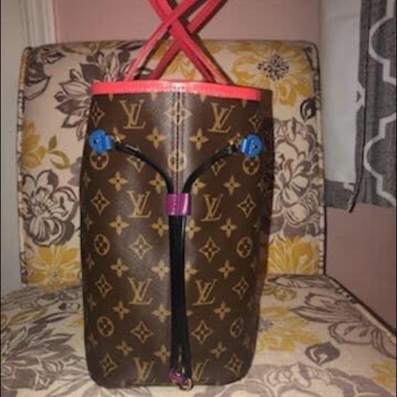 Limited Edition Totom Neo Neverall and pouch. - Picture 7 of 12